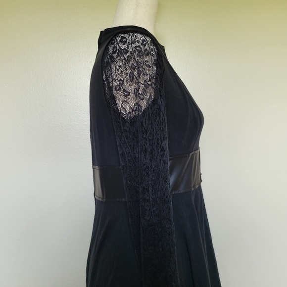 Royal Bones | Lace Keyhole Hi-Low Dress - Picture 7 of 12